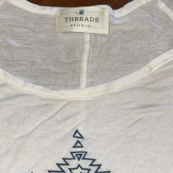 Threads Studio Womens S White Tee With Elephant & Floral Design - Picture 2 of 8